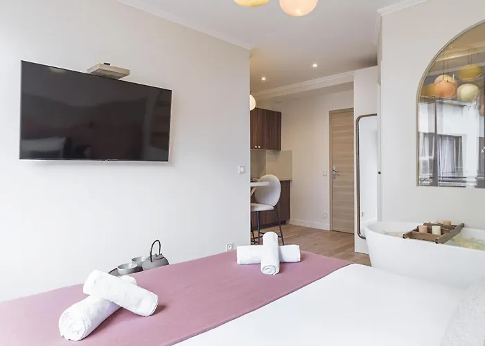 Ms Champs Elysees Avenue